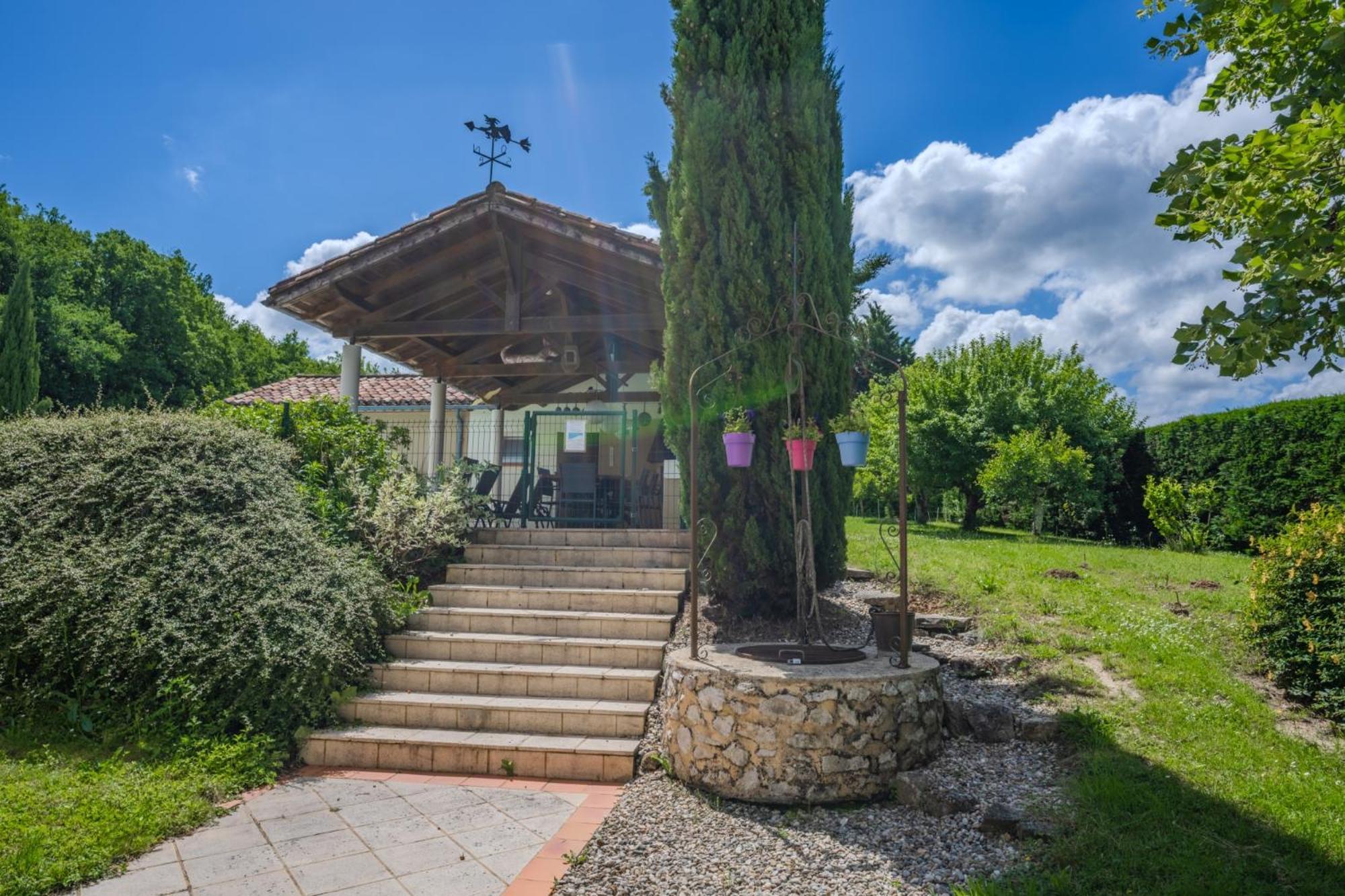 Gites La Bakenia Villeneuve-sur-Lot Bagian luar foto