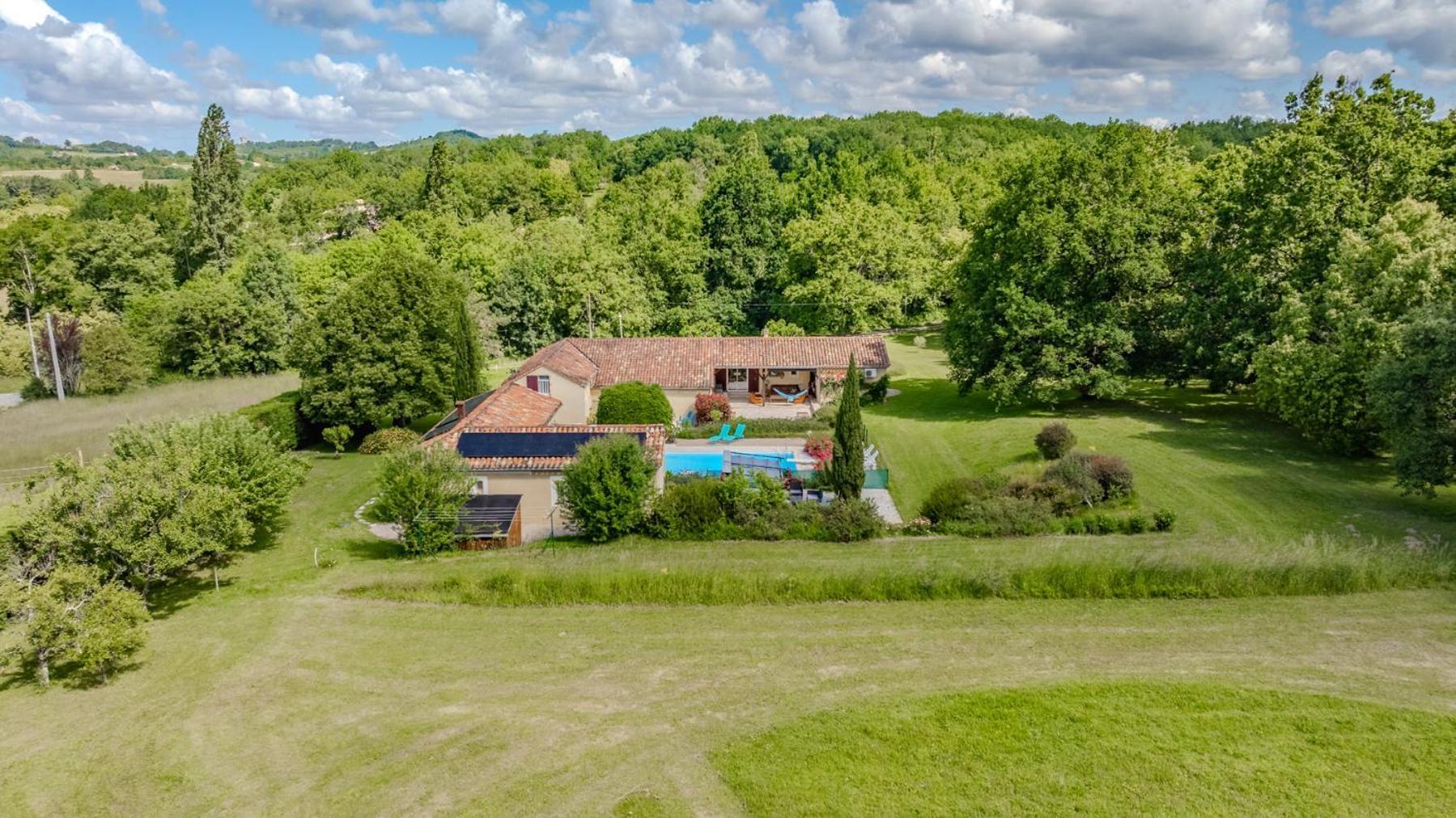 Gites La Bakenia Villeneuve-sur-Lot Bagian luar foto